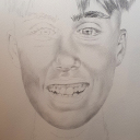 Portrett av Noah:<br />Omtrent samme prosedyre som med hunde tegningen.<br />Forskjellen her er egentlig at i mostsetning til Polychrome blyanter, brukte jeg vanlige blyant. "Problemet" er da at blyet smitter ganske lett, så jeg legger alltid et stykke papir opp på der hvor hånden blir liggende for å jobbe.<br />For å plassere ansikts deler omtrentlig riktig har jeg en liten uvane at jeg starter på høyre side... Siden det er så mange år siden jeg har gjort dette er det kun for å starte så enkelt som mulig for å sikre plassering fra starten.<br /><br />Innrammingen ble gjort av Artwork AS av Marthe, som gjorde en fantastisk jobb.<br />Tusen takk.