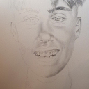 Portrett av Noah:<br />Omtrent samme prosedyre som med hunde tegningen.<br />Forskjellen her er egentlig at i mostsetning til Polychrome blyanter, brukte jeg vanlige blyant. "Problemet" er da at blyet smitter ganske lett, så jeg legger alltid et stykke papir opp på der hvor hånden blir liggende for å jobbe.<br />For å plassere ansikts deler omtrentlig riktig har jeg en liten uvane at jeg starter på høyre side... Siden det er så mange år siden jeg har gjort dette er det kun for å starte så enkelt som mulig for å sikre plassering fra starten.<br /><br />Innrammingen ble gjort av Artwork AS av Marthe, som gjorde en fantastisk jobb.<br />Tusen takk.